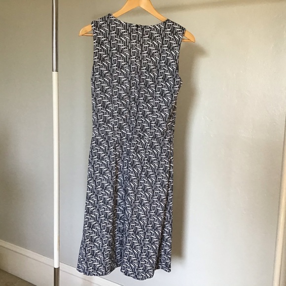 Anne Klein sleeveless stretchy dress - Picture 3 of 4